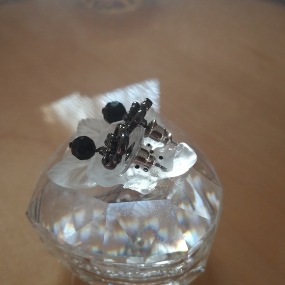 Earrings - Picture 3 of 5